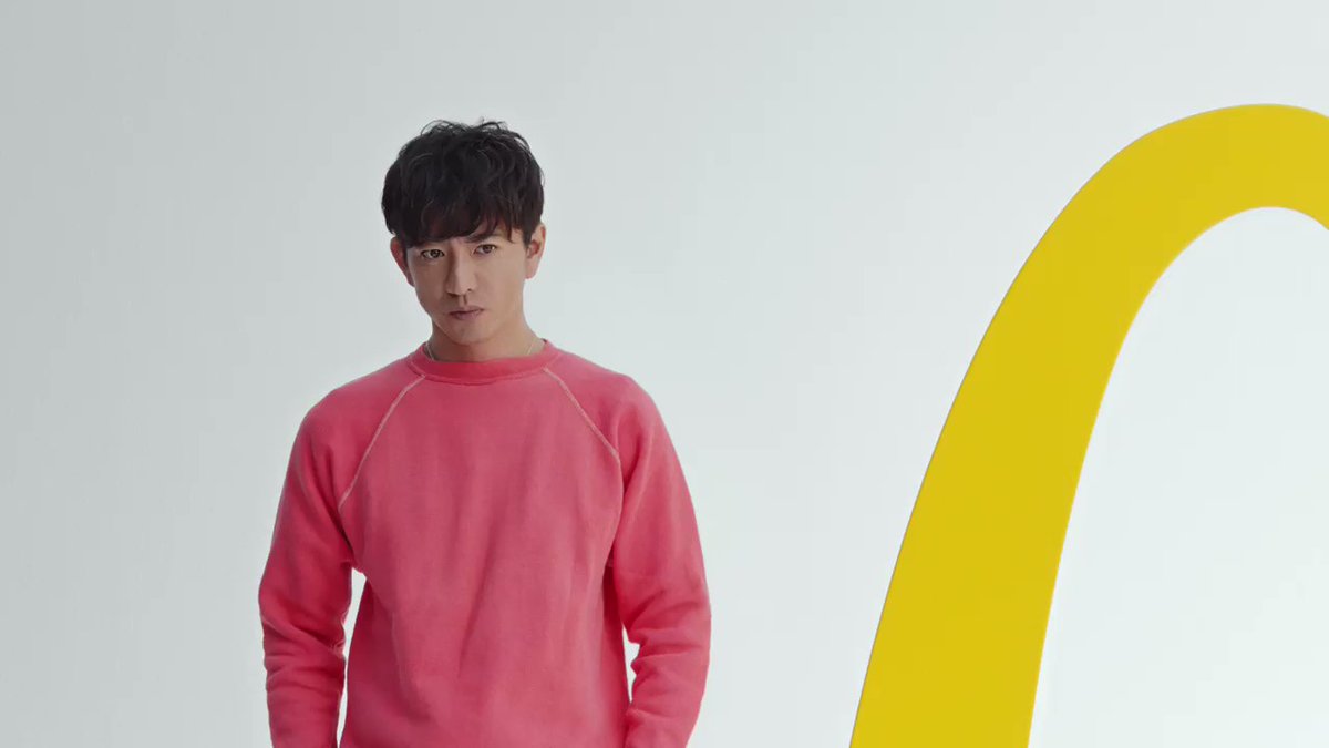 木村拓哉 (SMAP キムタク)の私服 新CM「悩む篇」衣装です。肩部分に