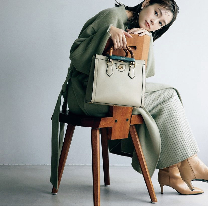 桐谷美玲の私服 BAILA掲載のコーディネートです。2021年に新しく生まれ変わって販売されたグッチダイアナというバッグを使っています