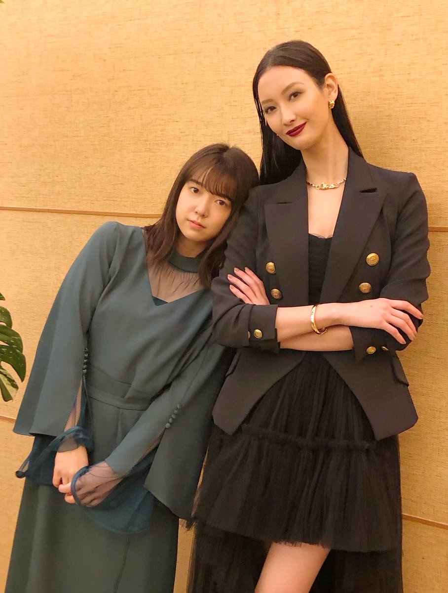 夏菜の私服 オー マイ ボス 第2話でのドレスコードです ミニ丈にロングチュールがレイヤードしたブラックドレスです 芸能人の私服 衣装まとめ Woomy