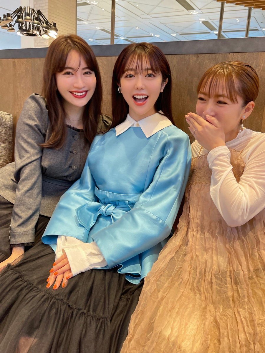 夏菜の私服 10月2日放送 ボクらの時代 より小嶋陽菜さん 高橋みなみさん 峯岸みなみさんの同期3ショットです ジャケットとプリーツスカートがセットになったようなワンピースを着用されています 芸能人の私服 衣装まとめ Woomy