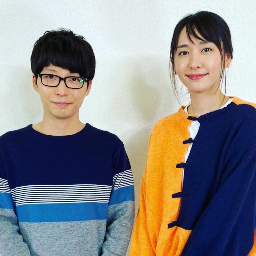 高畑充希の私服 12 26放送の 王様のブランチ に出演した時の衣装です 右腕がネイビー それ以外は黄色になったニットです 胸元にチャイナ風の紐がついています 芸能人の私服 衣装まとめ Woomy