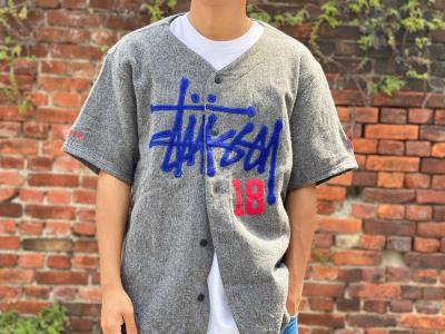 STUSSYのアイテムを着用した芸能人の私服、衣装: 1ページ目 - Woomy